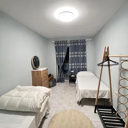 Kevin's 3 Bedroom Apartmán